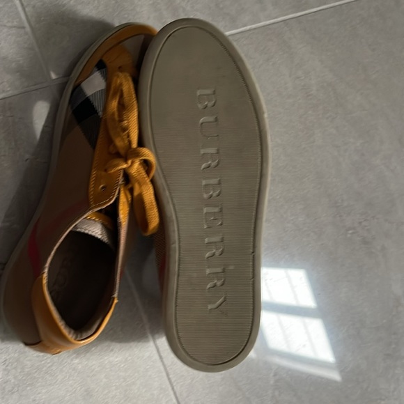 Authentic Burberry ladies sneakers! Made in Portugal - Picture 4 of 5